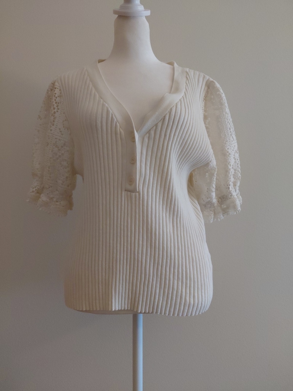 Anthropologie Women’s Size Large White Cream Blouse Crochet Short Puff Sleeve